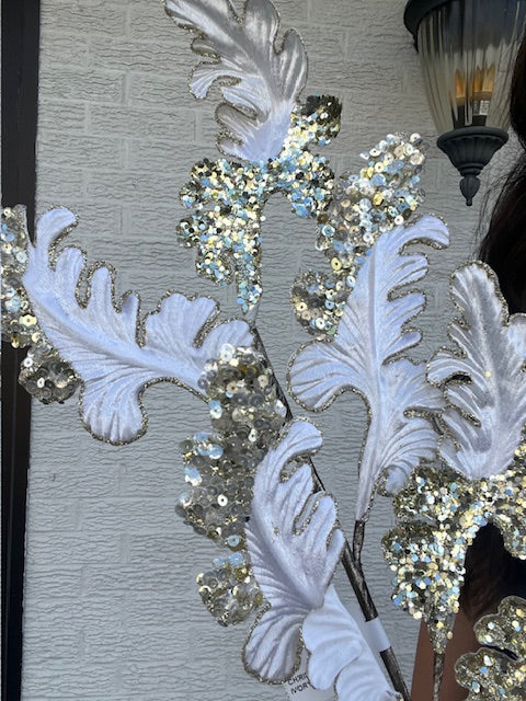 Christmas Acanthus - Ivory